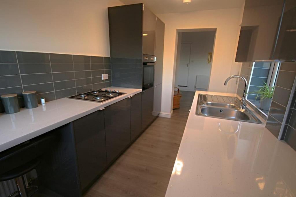 Charming 3-bed House In Whitwell Village Holiday home Worksop